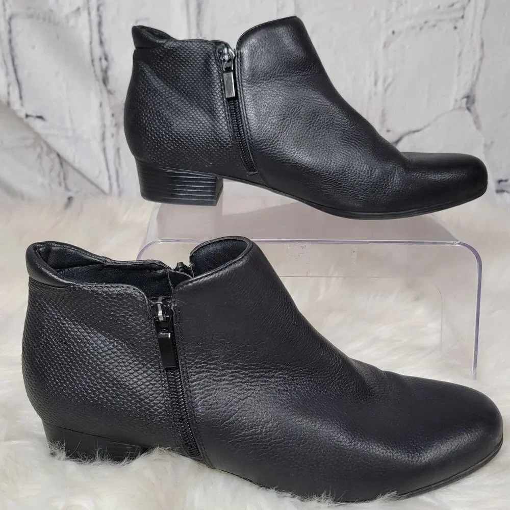 TROTTERS Major Womens 9.5 M Black Ankle Boot Bootie Snakeskin Embossed Basic